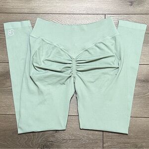 Bombshell‎ Sportswear High Rise V-Back Scrunch Butt Leggings Green Size L/XL